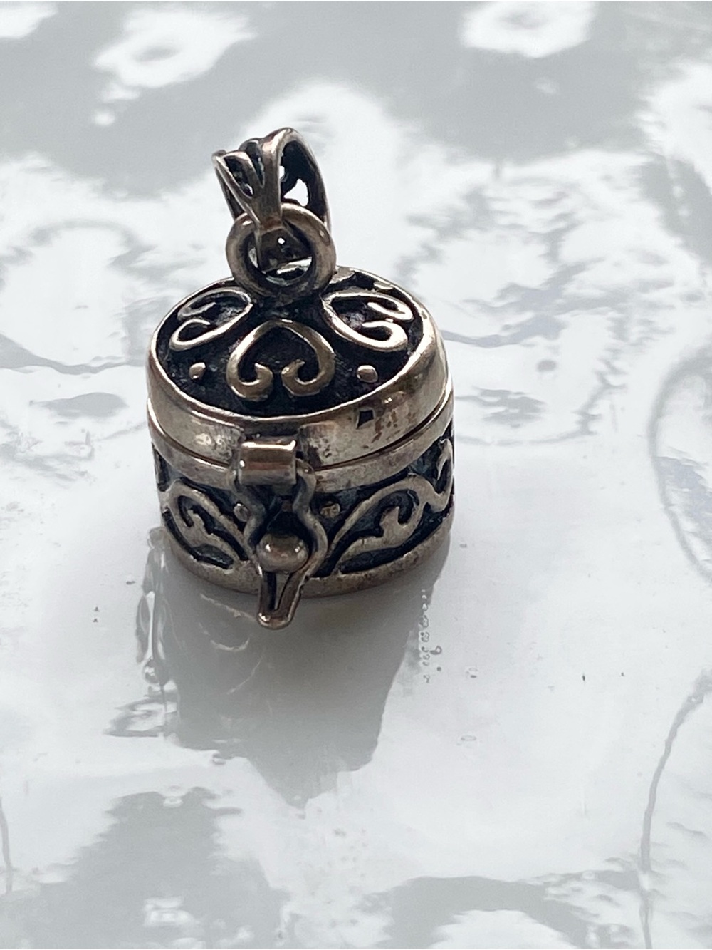 Sterling Silver “make a little wish” box Charm - Picture 3 of 7